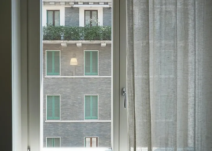 Oreaspiti - Not Only A Suite In Magenta Quarter